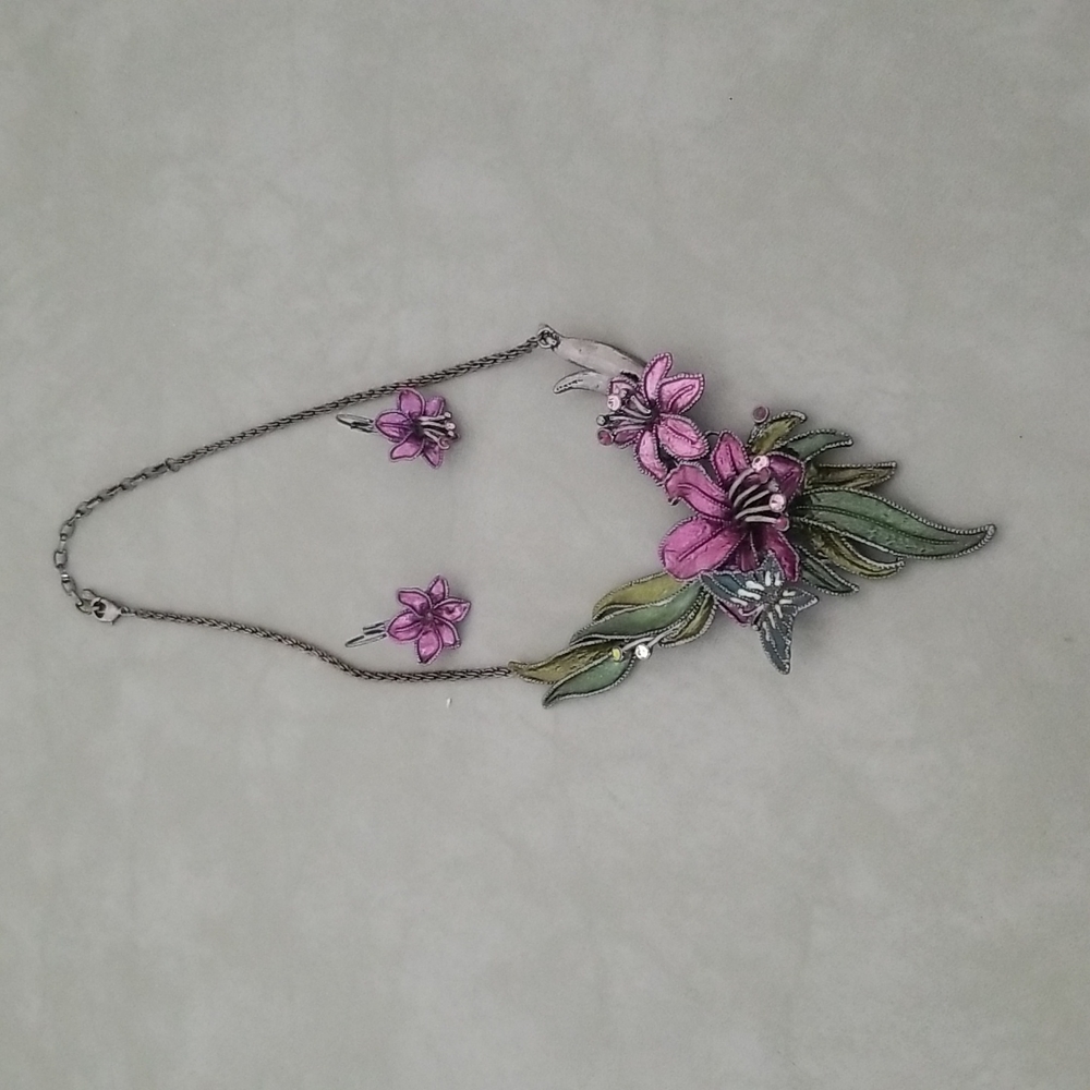 💕 VINTAGE NECKLACE WITH PIERCED EARRINGS